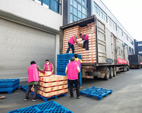 泽业纸箱产品发往海润洁防护用品生产厂家